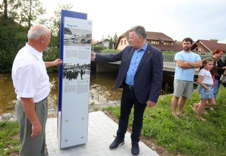 ODKRITJE HISTORIČNIH TABEL 22 FOTO LJUBO VUKELIČ